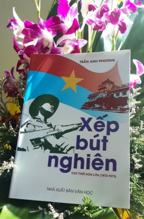 “Xếp bút nghiên” – Tập thơ thời hoa lửa