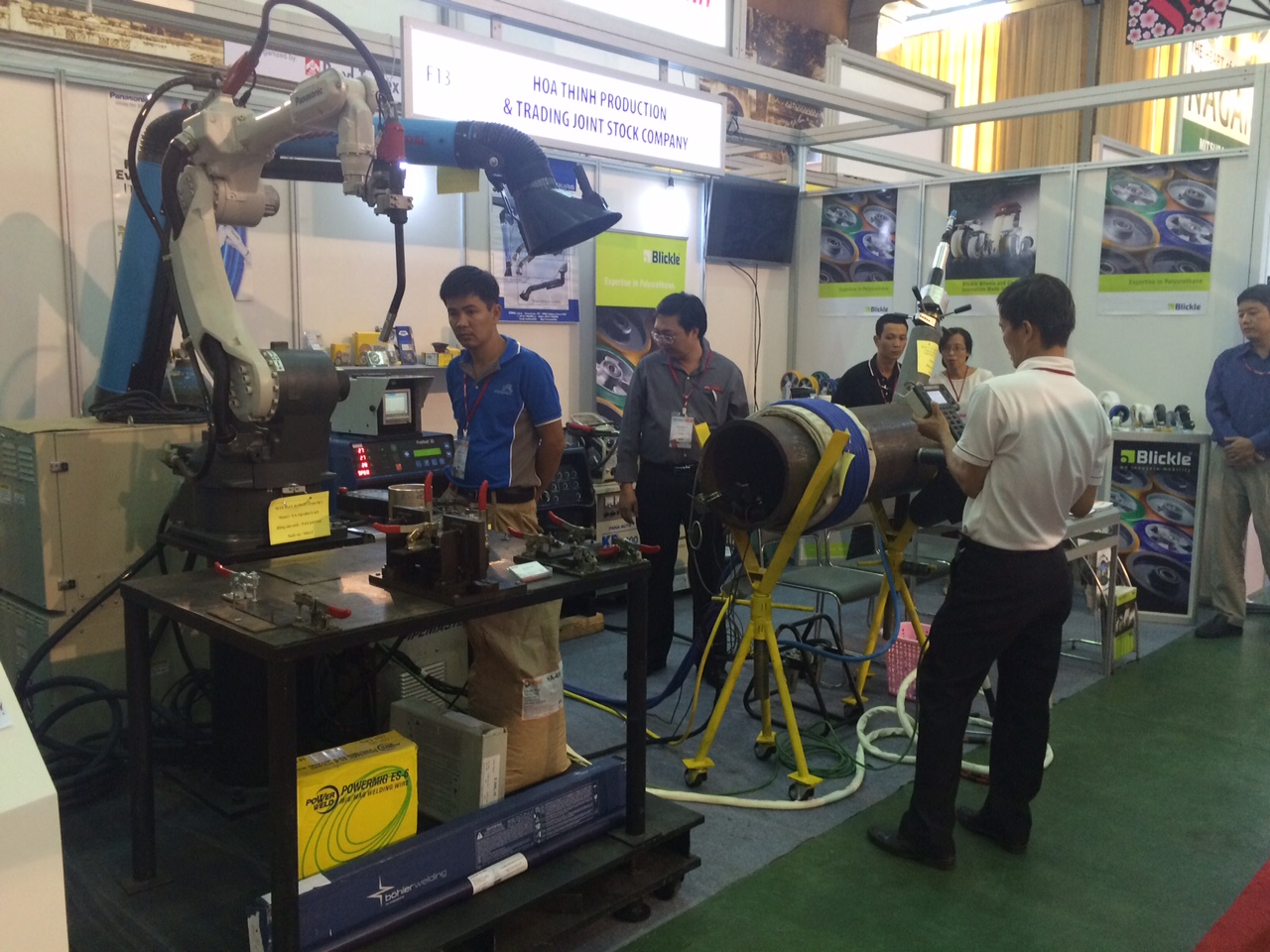 Three big expos on supporting industries open in Hanoi