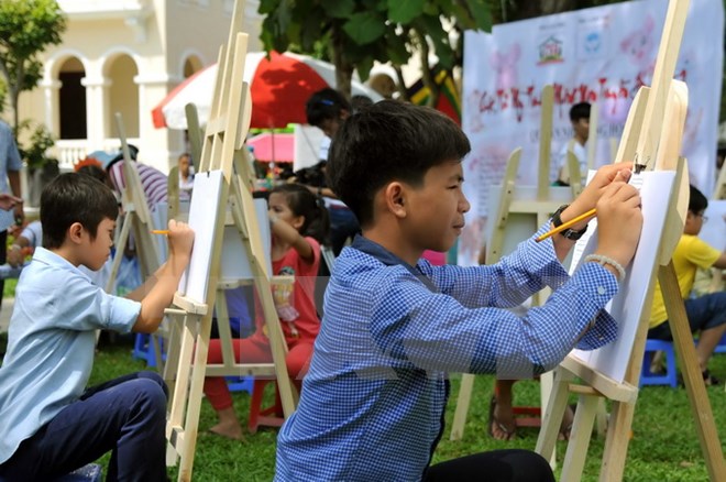 Lancement d un concours d affiches sur la solidarité Vietnam – Cuba