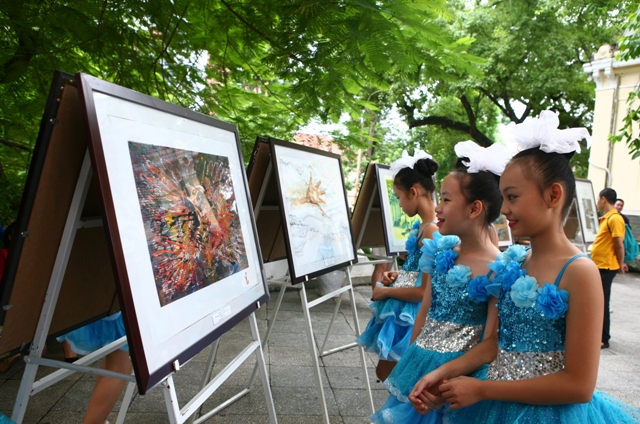 Photo exhibition on Vietnam by Chilean artists