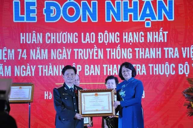 Thanh tra Bộ Y tế đón nhận Huân chương Lao động hạng Nhất
