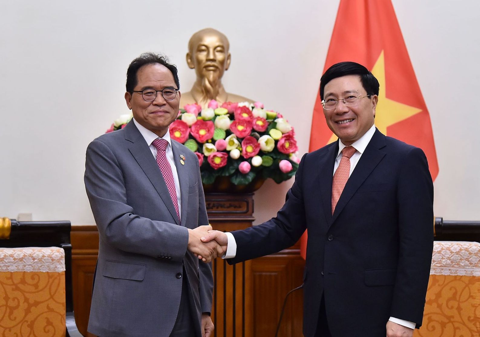 Tạo điều kiện thuận lợi cho các doanh nghiệp Hàn Quốc đầu tư, kinh doanh tại Việt Nam