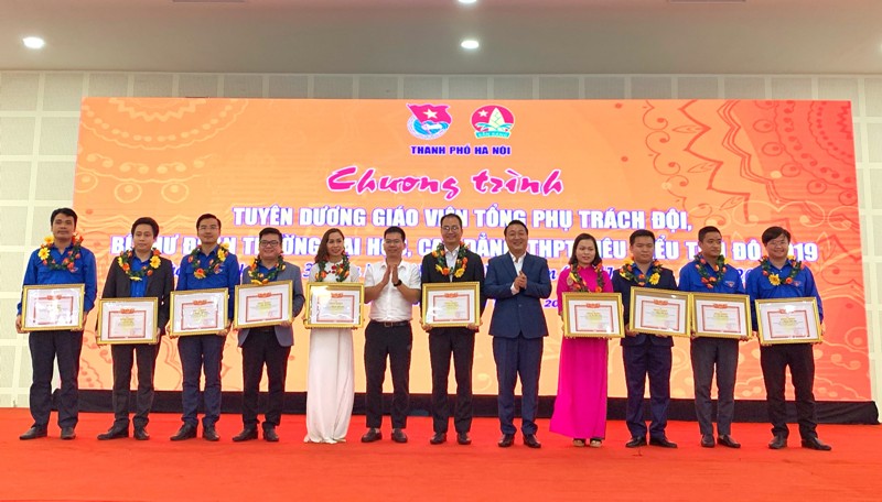Tuyên dương 16 “Nhà giáo trẻ tiêu biểu Thủ đô” năm 2019
