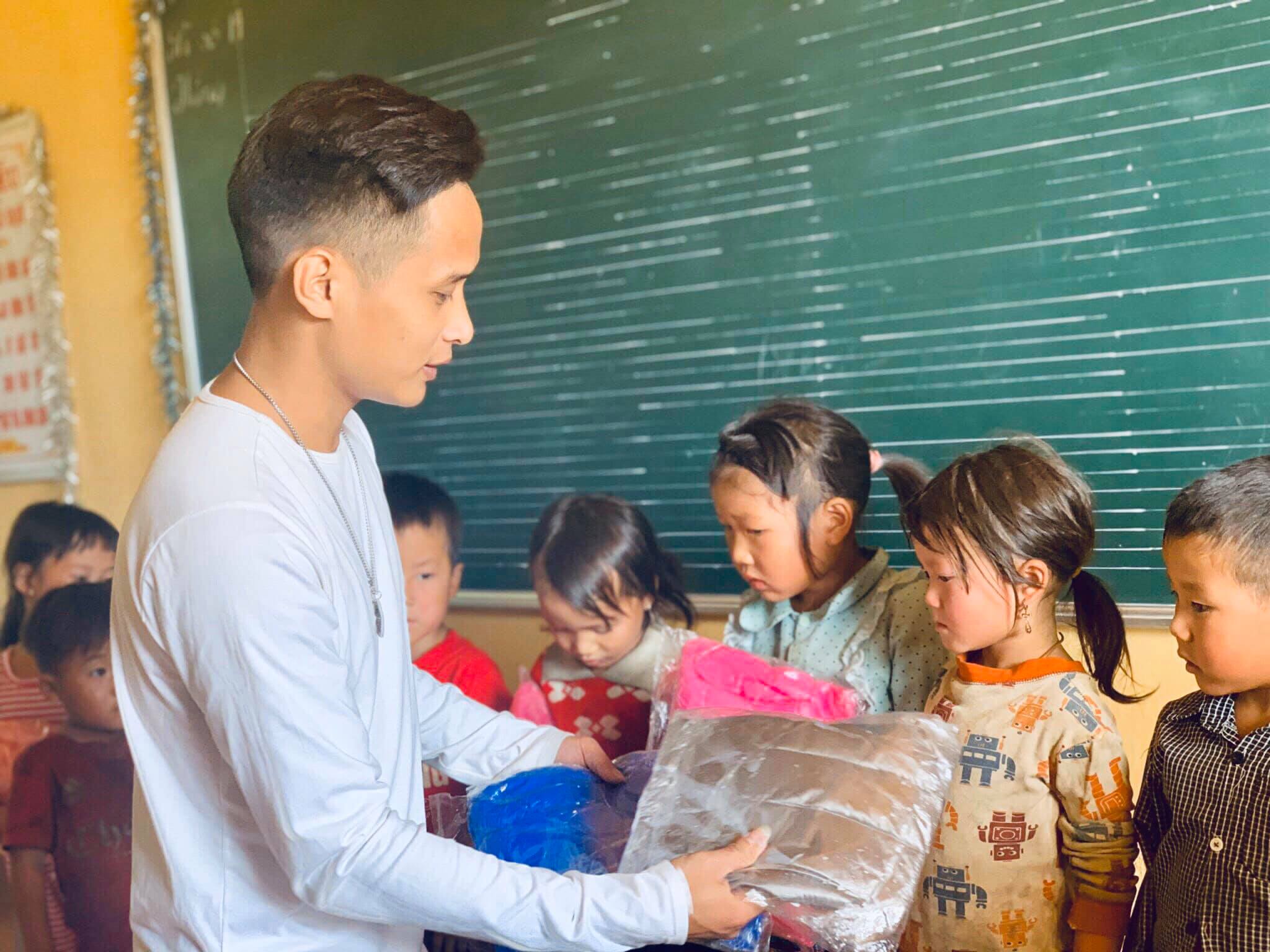 Thầy Tổng phụ trách Đội với tấm lòng thiện nguyện
