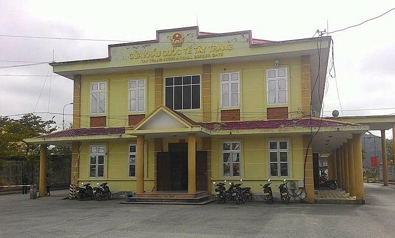 Vụ làm luật ở cửa khẩu Tây Trang Tạm đình chỉ Chi cục trưởng