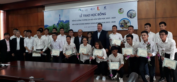 Trao học bổng “Năng lượng tương lai” cho 20 sinh viên ngành Điện