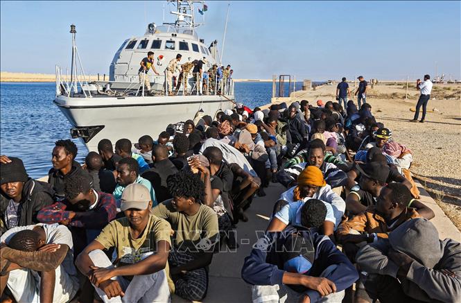 Hải quân Libya cứu hơn 200 người di cư trên biển