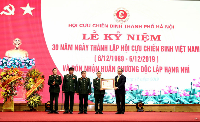Tích cực tham gia xây dựng, bảo vệ Đảng, Nhà nước và nhân dân