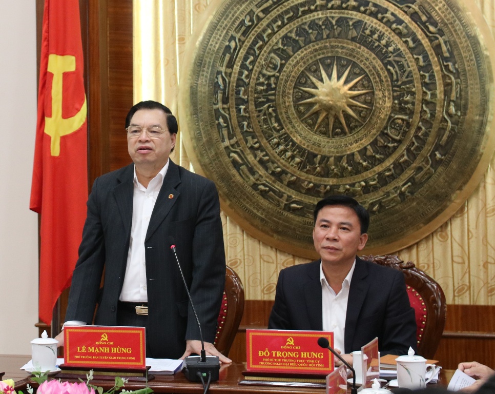 Tăng cường bảo vệ nền tảng tư tưởng của Đảng, đấu tranh, phản bác các quan điểm sai trái, thù địch