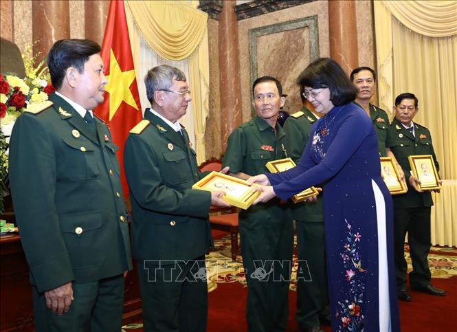 Phó Chủ tịch nước Đặng Thị Ngọc Thịnh tiếp Đoàn đại biểu Người có công và Cựu chiến binh tỉnh Vĩnh Long