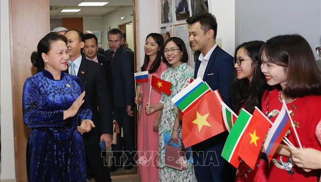 Chủ tịch Quốc hội gặp gỡ cộng đồng người Việt Nam tại Cộng hòa Tatarstan, Liên bang Nga

​