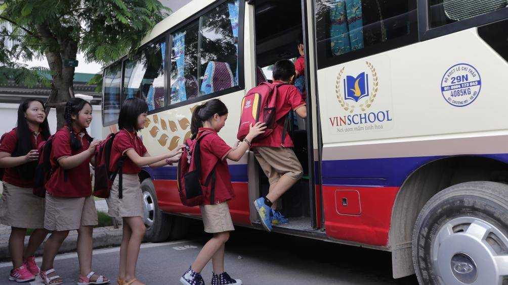Hà Nội xử lý nhiều xe đưa đón học sinh vi phạm