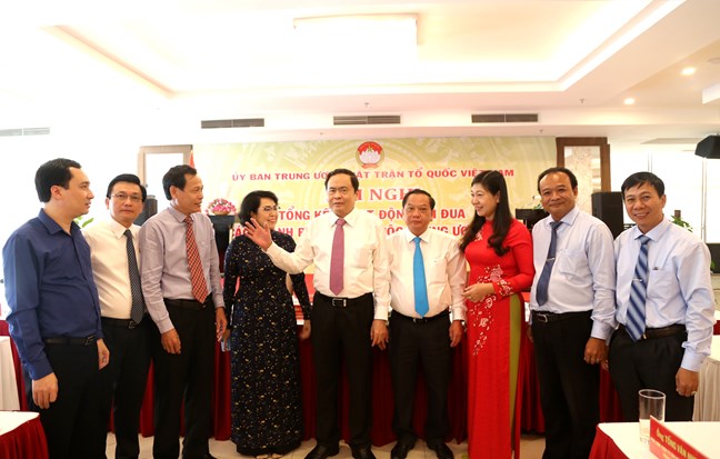 Mỗi cán bộ Mặt trận tham gia tích cực vào quá trình chuẩn bị, tổ chức đại hội Đảng các cấp