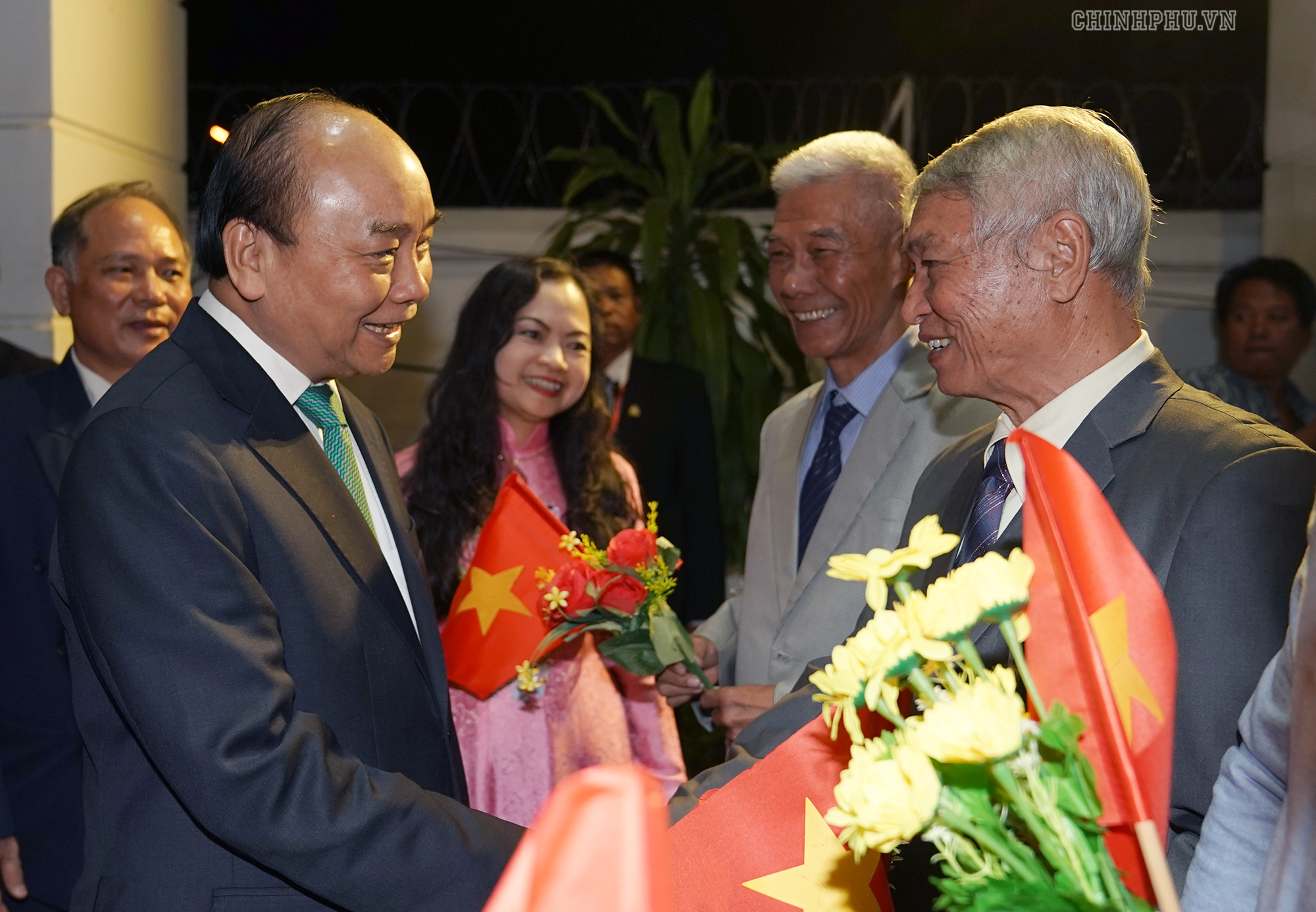 Thủ tướng thăm Đại sứ quán và kiều bào tại Myanmar
