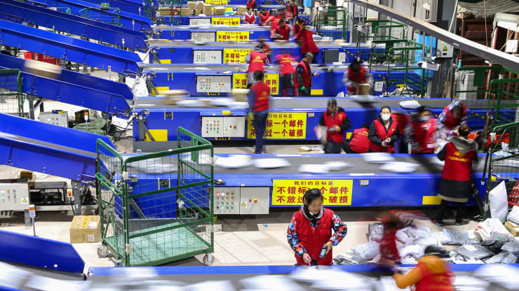 Sản lượng công nghiệp và bán lẻ của Trung Quốc tăng trường nhanh