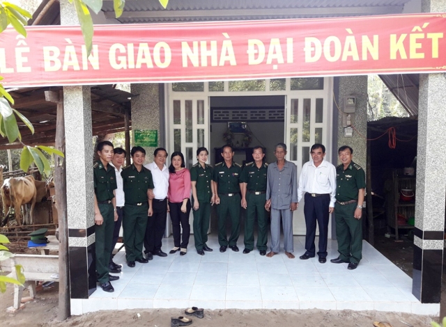 Chung tay giúp dân xóa đói giảm nghèo