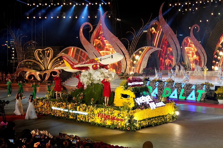 Vietjet “nổi bật” tại Festival hoa Đà Lạt 2019