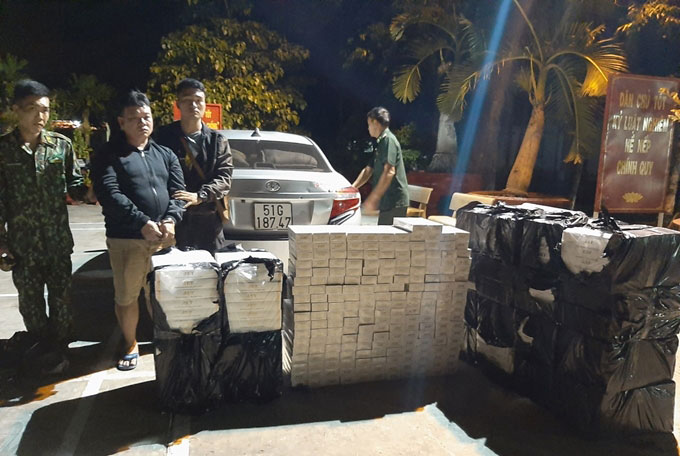 Long An Bắt giữ đối tượng chở 7 200 bao thuốc lá lậu