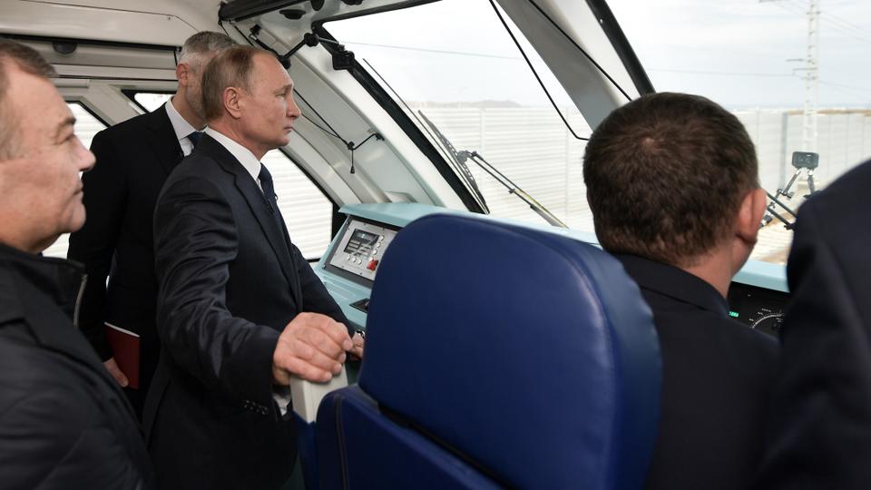 Tổng thống Nga Putin khánh thành cầu đường sắt dài nhất châu Âu