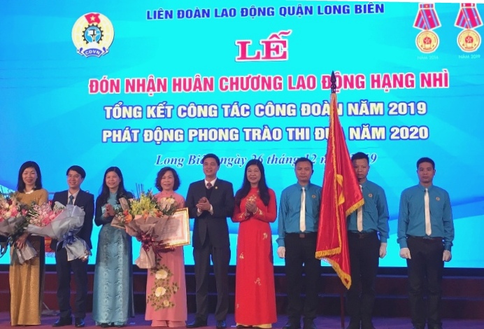 Liên đoàn lao động quận Long Biên TP Hà Nội đón nhận Huân chương Lao động hạng Nhì
