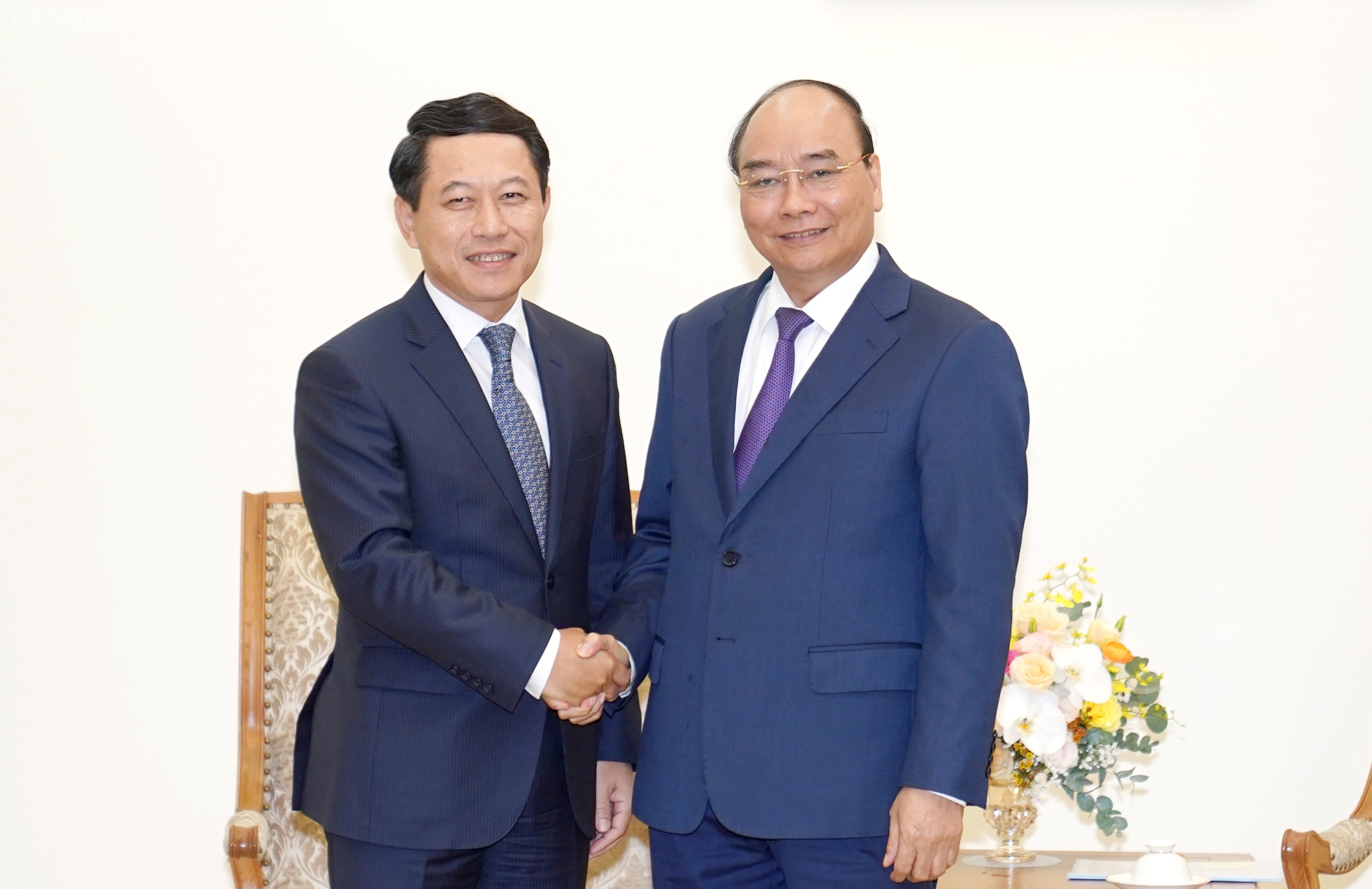 Ủng hộ sự nghiệp xây dựng đất nước của nhân dân Lào anh em