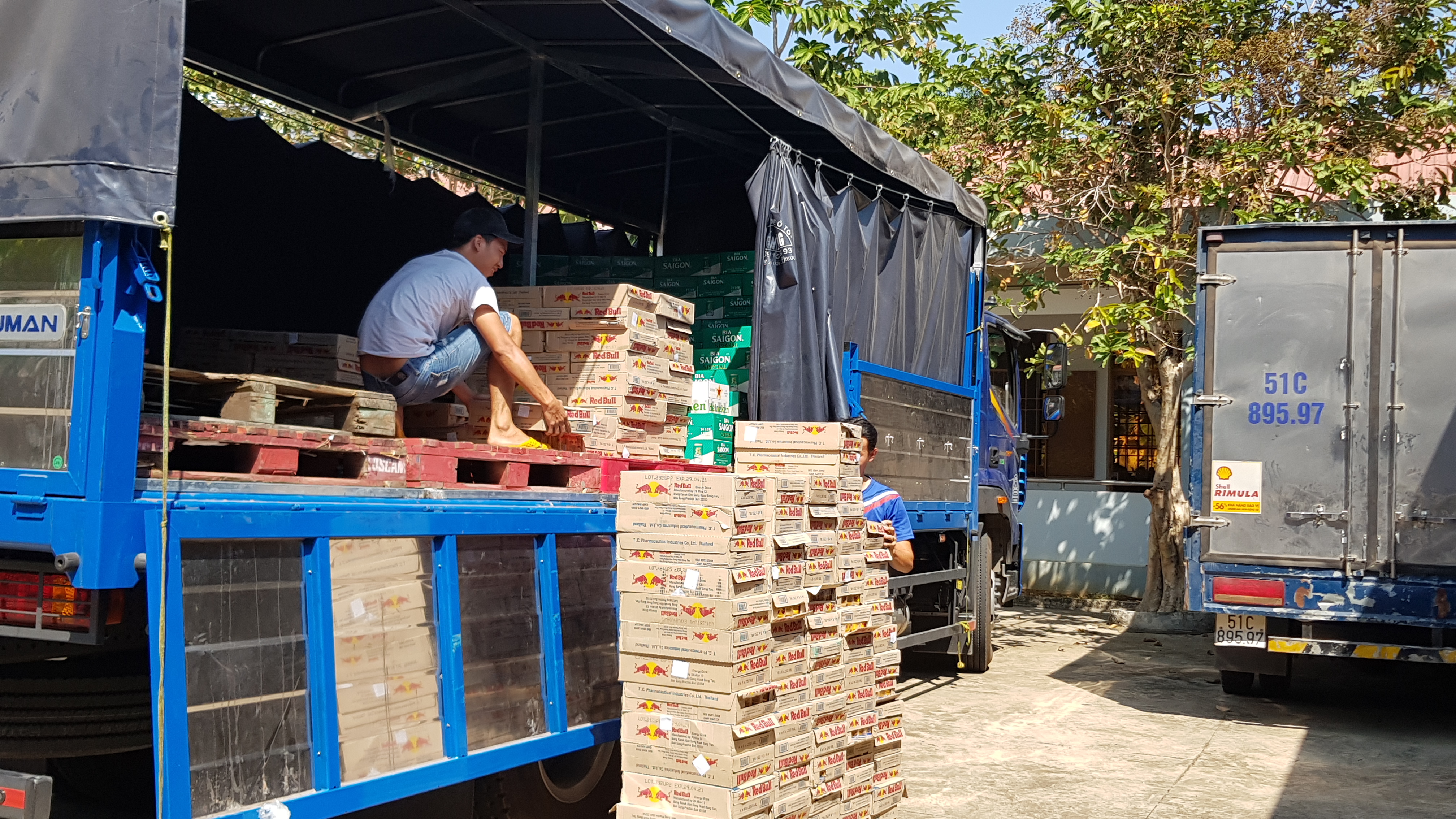 Bình Phước Tịch thu hơn 4 000 ngàn lon nước ngọt không rõ nguồn gốc xuất xứ