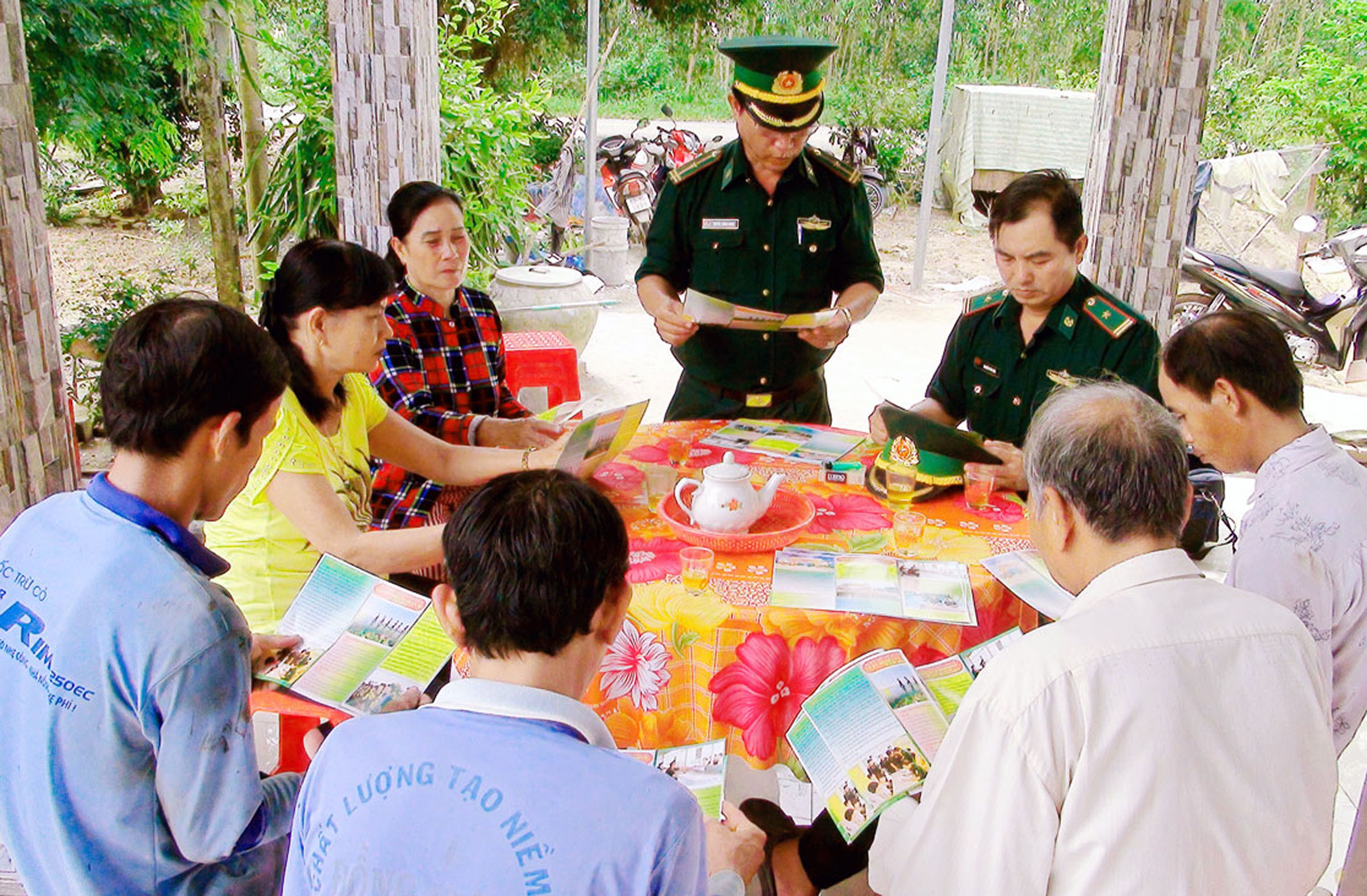 Hiệu quả từ mô hình “Đảng viên Đồn Biên phòng sinh hoạt ở chi bộ ấp các xã biên giới”