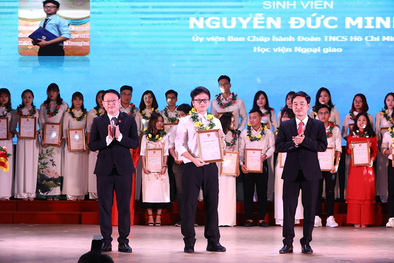 Tuyên dương 50 “Sinh viên 5 tốt” Khối các cơ quan Trung ương