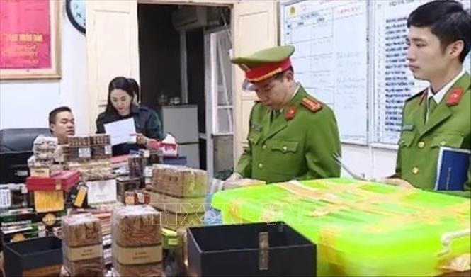 Bắt giữ vụ buôn lậu xì gà, pháo