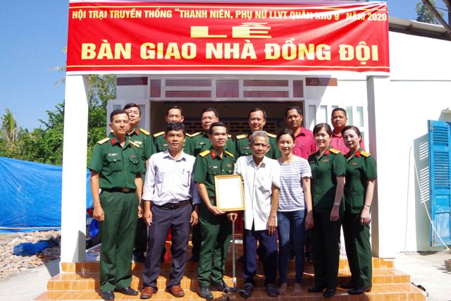 Quân khu 9 tặng 2 căn nhà đồng đội cho quân nhân có hoàn cảnh khó khăn
