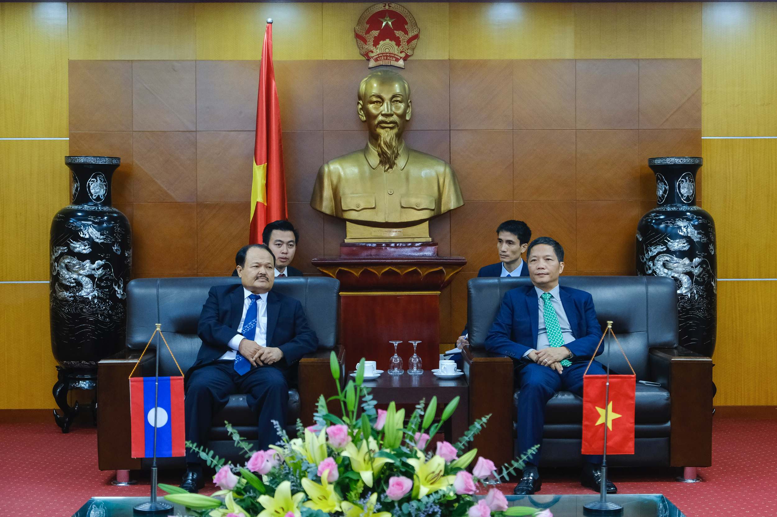 EVN ký kết Hợp đồng mua bán điện với 2 tập đoàn, công ty lớn tại Lào