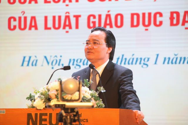 Không can thiệp sâu vào công tác điều hành trường đại học