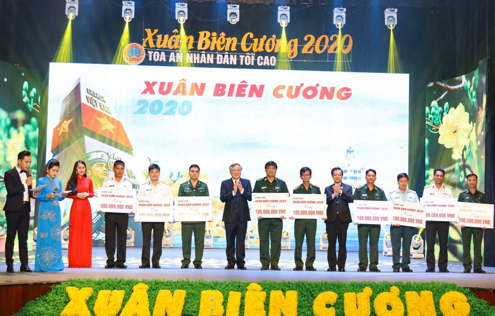 Ấm áp chương trình giao lưu nghệ thuật “Xuân Biên cương”