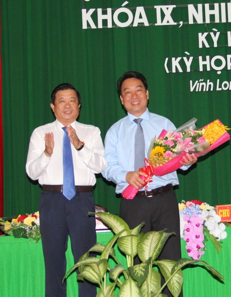 Đồng chí Lữ Quang Ngời được bầu giữ chức Chủ tịch UBND tỉnh Vĩnh Long