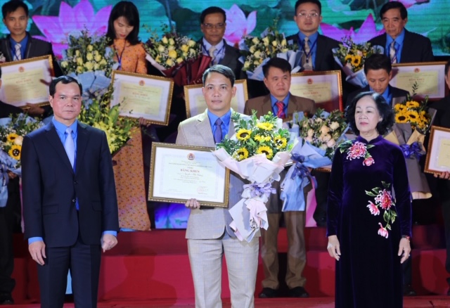 Biểu dương 90 chủ tịch công đoàn cơ sở tiêu biểu