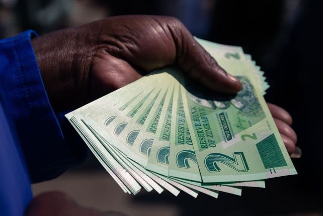 Công chức Zimbabwe bác kế hoạch tăng 97 lương của chính phủ