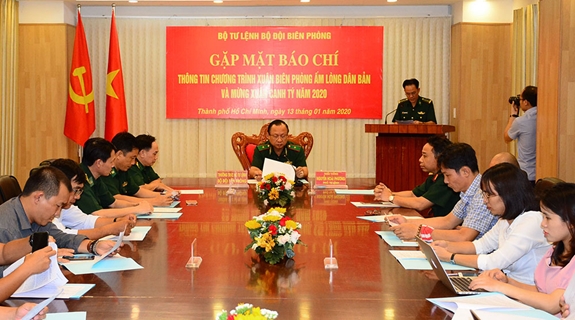 “Xuân biên phòng ấm lòng dân bản”
