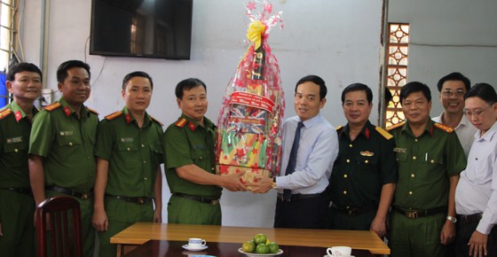 Lãnh đạo TP Hồ Chí Minh chúc Tết các đơn vị và gia đình chính sách