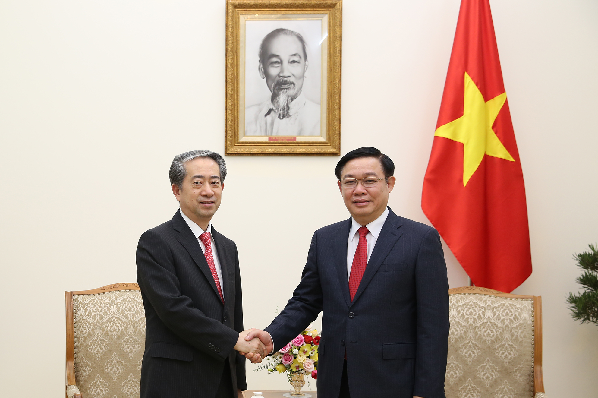 Phó Thủ tướng Vương Đình Huệ tiếp Đại sứ Đặc mệnh toàn quyền Cộng hòa Nhân dân Trung Hoa