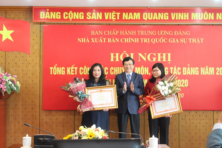 Nhà xuất bản Chính trị Quốc gia Sự thật Một năm nhìn lại trong công tác xây dựng Đảng