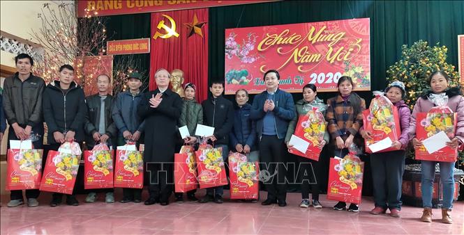 Đồng chí Trần Quốc Vượng thăm, chúc Tết tại Cao Bằng