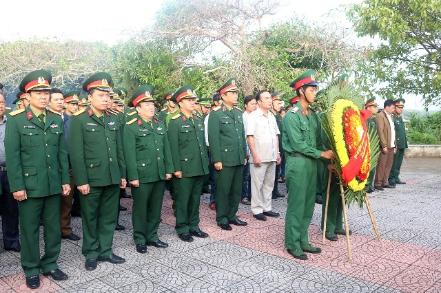 Quảng Trị Bộ Tư lệnh Quân khu 4 thăm và chúc Tết tại huyện đảo Cồn Cỏ