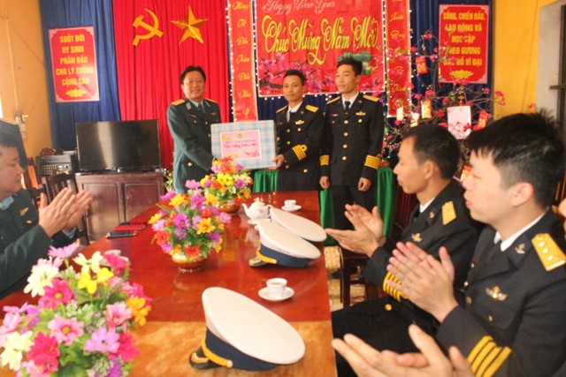 Sư đoàn 363 Thăm, chúc tết quân và dân huyện đảo Bạch Long Vỹ