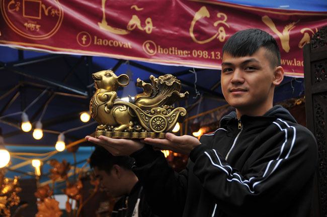 Năm Tý ngắm chợ phiên đồ cổ Hà Nội
