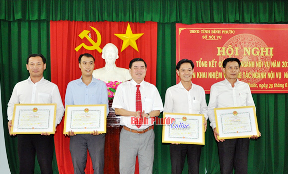 Bình Phước Tinh giản biên chế 1 338 trường hợp
