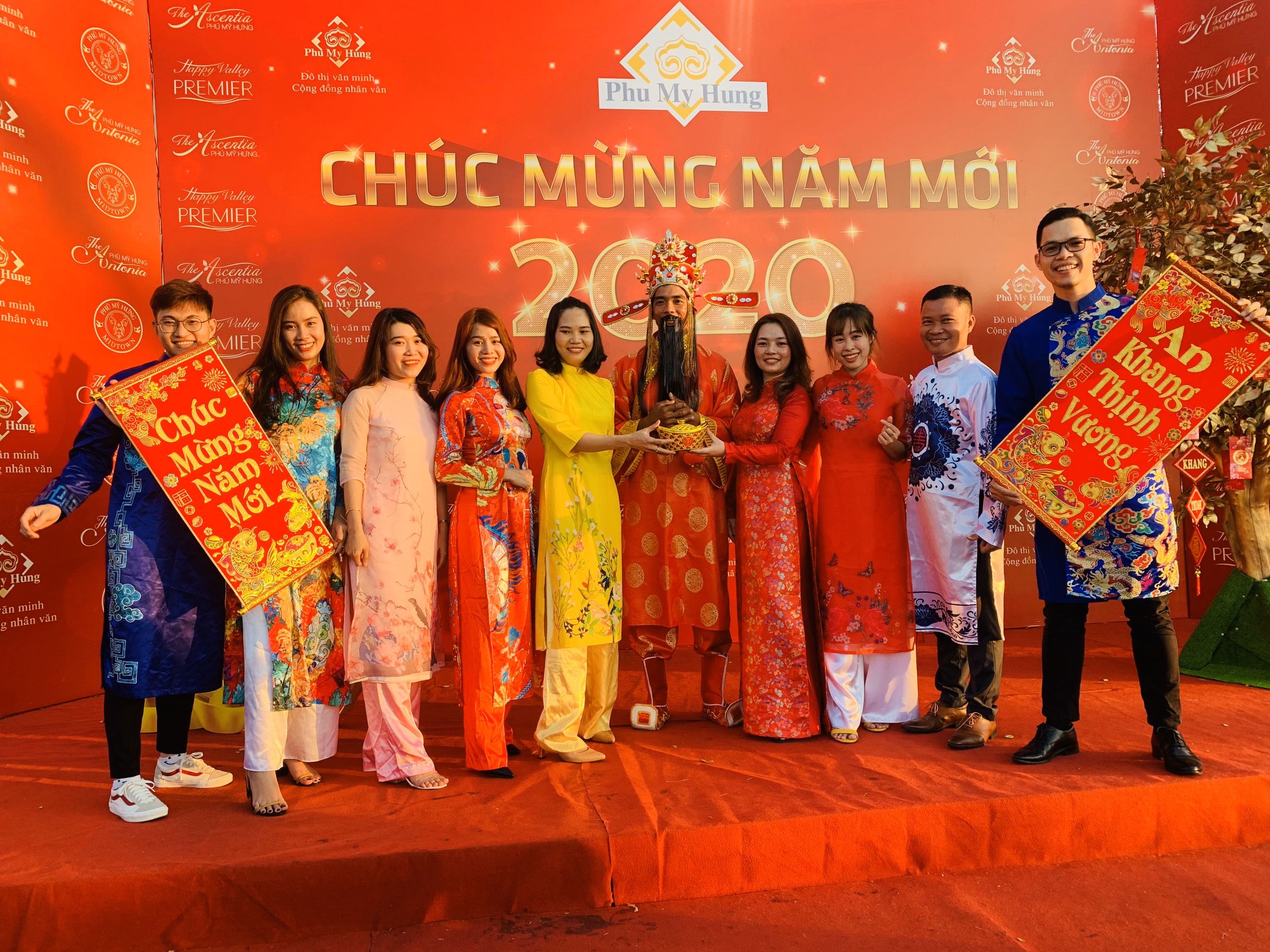 Đón xuân cùng tà áo dài truyền thống