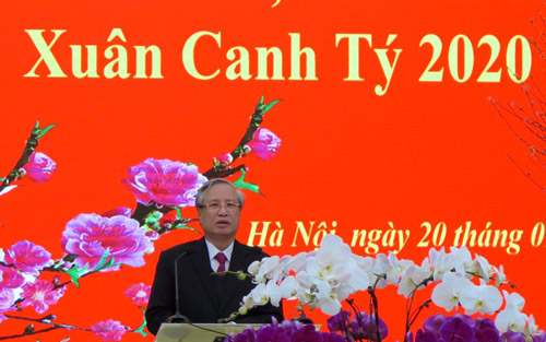 Thường trực Ban Bí thư Trần Quốc Vượng chúc Tết cán bộ, nhân viên Văn phòng Trung ương Đảng