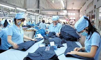 Thủ tướng yêu cầu bảo đảm chi trả tiền lương, thưởng cho người lao động