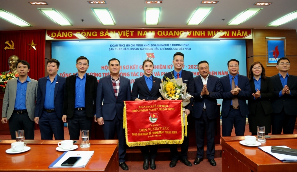 Nửa nhiệm kỳ vượt khó cùng Tập đoàn