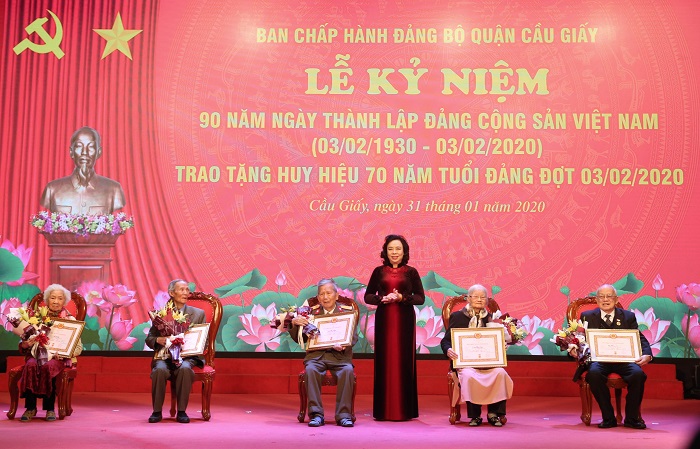 Kỷ niệm 90 năm thành lập Đảng và trao huy hiệu Đảng đợt 3 2